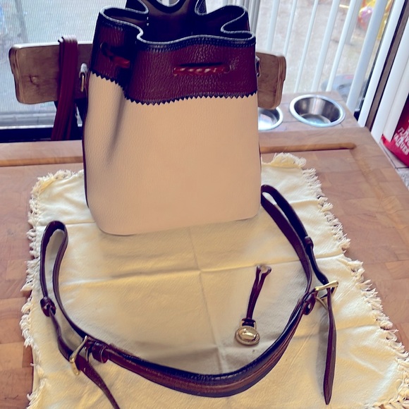 Dooney and Bourke Vintage Teton bag- Exquisite! Bone, Navy and Brown - Picture 3 of 17